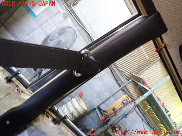 1UPJ-9232477670]ベンツ 240D(115117)W115左センターピラートリム 中古_2