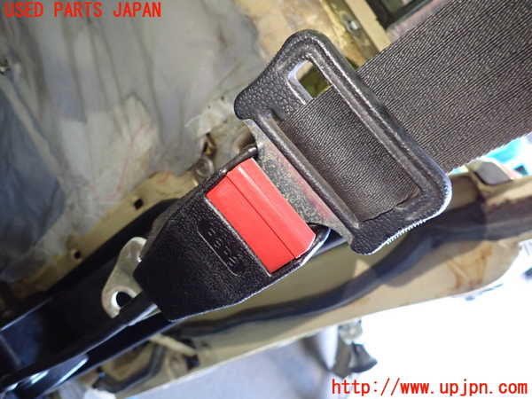 1UPJ-9232477045]ベンツ 240D(115117)W115運転席シートベルト 中古_2