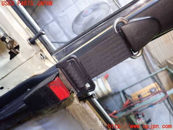 1UPJ-9232477075]ベンツ 240D(115117)W115助手席シートベルト 中古_2