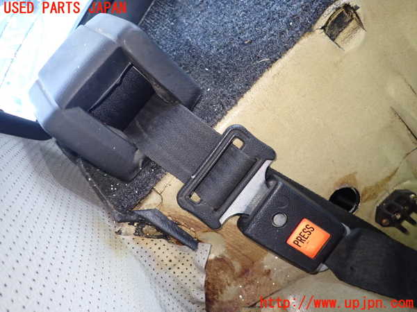1UPJ-9232477155]ベンツ 240D(115117)W115右2列目シートベルト 中古_2