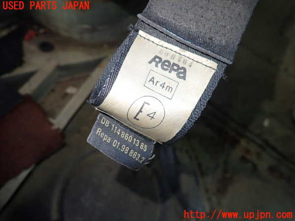 1UPJ-9232477155]ベンツ 240D(115117)W115右2列目シートベルト 中古_3