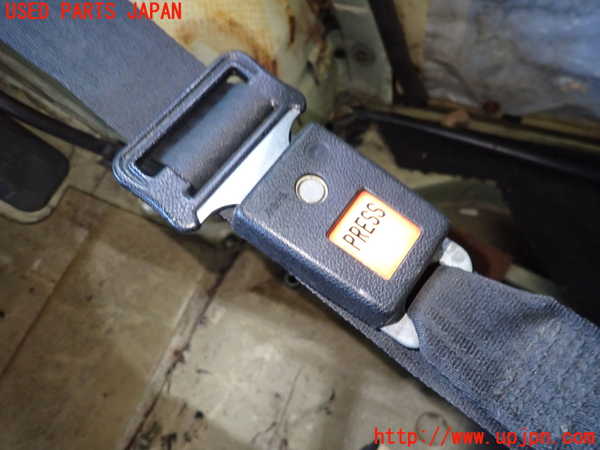 1UPJ-9232477185]ベンツ 240D(115117)W115左2列目シートベルト 中古_2