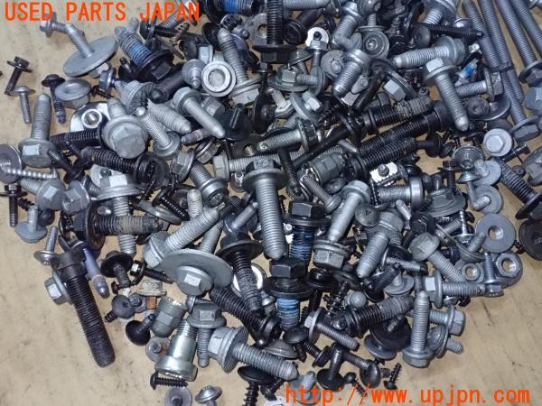 3UPJ=9232480720]アウディ Q3 スポーツバック(F3DPC)ネジ・ナット・ステー類 セット ジャンク_3