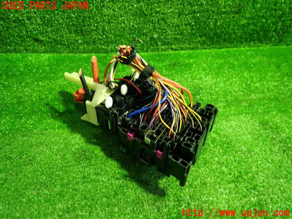 1UPJ-9232486742]アウディ・Q3 スポーツバック(F3DPC)ヒューズボックス2 中古_2