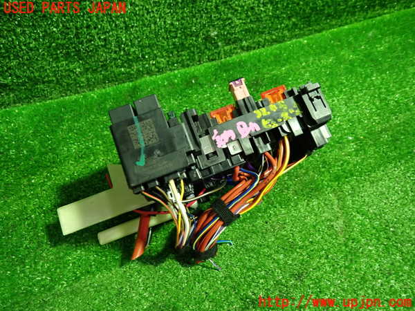 1UPJ-9232486742]アウディ・Q3 スポーツバック(F3DPC)ヒューズボックス2 中古_3
