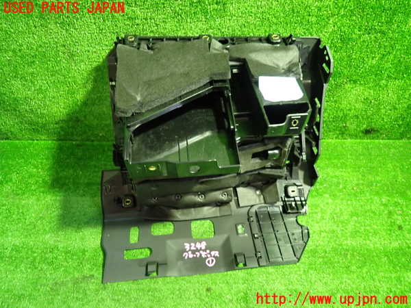 1UPJ-9232487516]アウディ・Q3 スポーツバック(F3DPC)グローブボックス1 中古_3