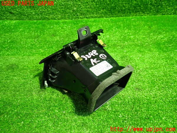 1UPJ-9232487526]アウディ・Q3 スポーツバック(F3DPC)エアコン吹き出し口1 (右) 中古_3