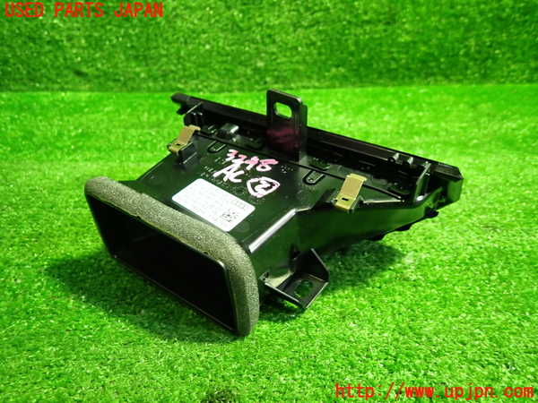 1UPJ-9232487527]アウディ・Q3 スポーツバック(F3DPC)エアコン吹き出し口2 (左) 中古_3