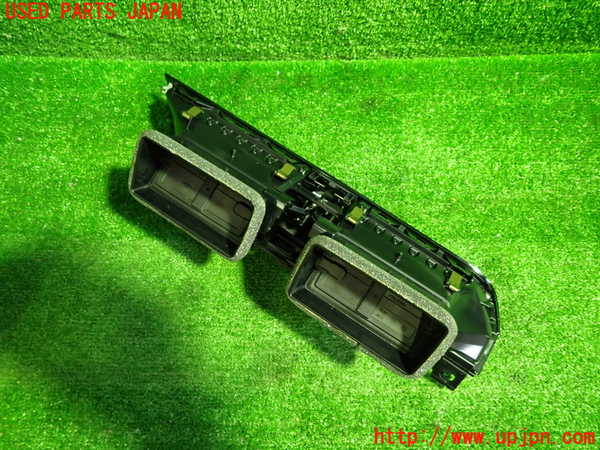 1UPJ-9232487528]アウディ・Q3 スポーツバック(F3DPC)エアコン吹き出し口3 (真中) 中古_2