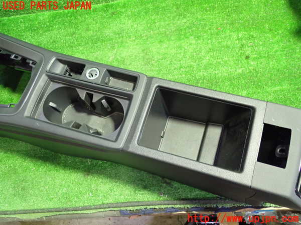 1UPJ-9232487540]アウディ・Q3 スポーツバック(F3DPC)センターコンソール 中古_3