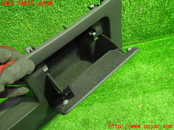1UPJ-9232487841]アウディ・Q3 スポーツバック(F3DPC)小物入れ1 中古_2