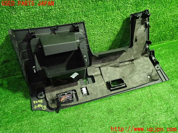 1UPJ-9232487841]アウディ・Q3 スポーツバック(F3DPC)小物入れ1 中古_3