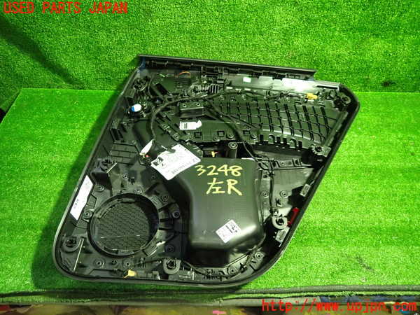 1UPJ-9232481324]アウディ・Q3 スポーツバック(F3DPC)左後ドア内張り 中古_3