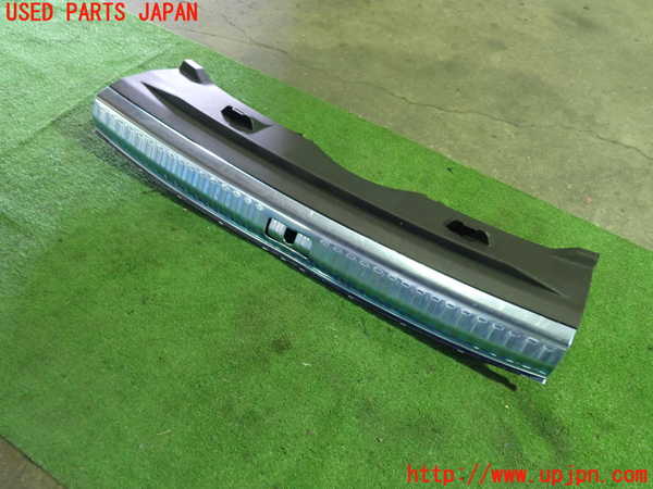1UPJ-9232487772]アウディ・Q3 スポーツバック(F3DPC)ラゲッジトレイ2 中古_2