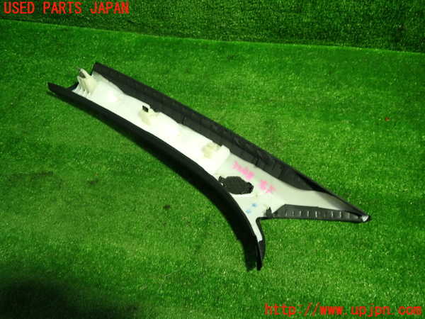 1UPJ-9232487655]アウディ・Q3 スポーツバック(F3DPC)右フロントピラートリム 中古_5