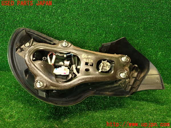 2UPJ-9232501530]８６(BRZ)(ZN6)右テールランプ 中古_4