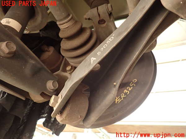 2UPJ-9232504305]８６(BRZ)(ZN6)左リアナックルハブ 中古_2