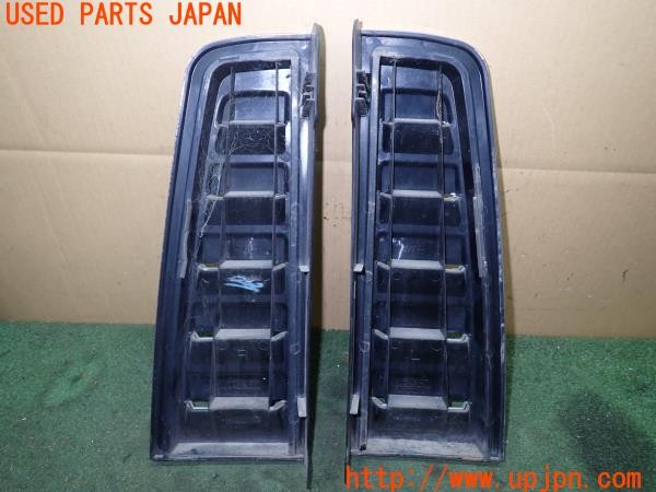 3UPJ=9232510013]ハマーH2(不明)社外 リアベントカバー 中古_5