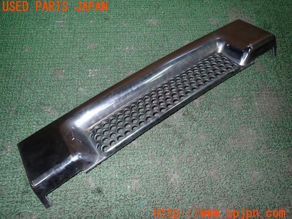 3UPJ=9232510047]ハマーH2(不明)純正 15078156 フロントバンパーベント 社外 メッキカバー付き 中古_2