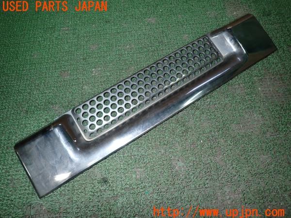 3UPJ=9232510047]ハマーH2(不明)純正 15078156 フロントバンパーベント 社外 メッキカバー付き 中古_3