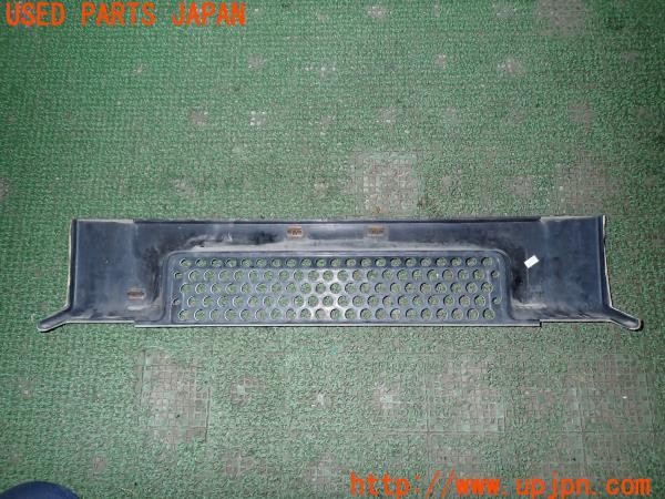 3UPJ=9232510047]ハマーH2(不明)純正 15078156 フロントバンパーベント 社外 メッキカバー付き 中古_5