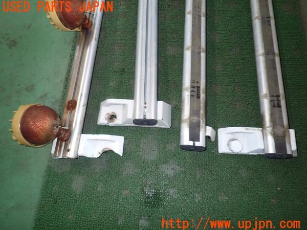 3UPJ=9232510064]ハマーH2(不明)純正? ルーフレール 社外ライト付き ジャンク_4