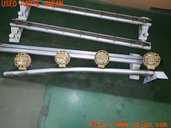 3UPJ=9232510064]ハマーH2(不明)純正? ルーフレール 社外ライト付き ジャンク_5