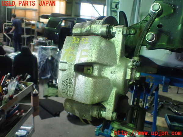 1UPJ-9232524080]カローラ クロス ハイブリッド(ZVG13)右フロントキャリパー 中古_2