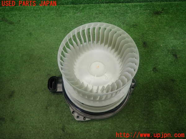 1UPJ-9232526095]カローラ クロス ハイブリッド(ZVG13)ブロアファン(ブロアーファン) 中古_2