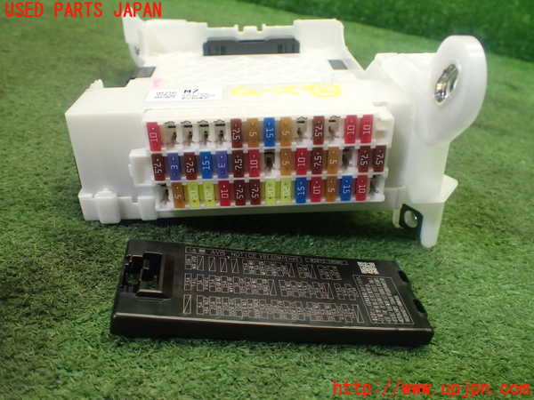 1UPJ-9232526742]カローラ クロス ハイブリッド(ZVG13)ヒューズボックス2 中古_3