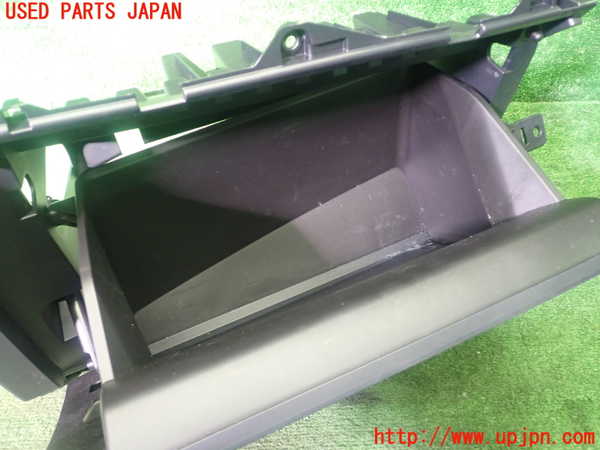 1UPJ-9232527516]カローラ クロス ハイブリッド(ZVG13)グローブボックス1 中古_5