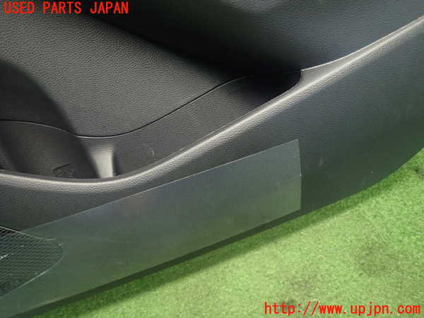 1UPJ-9232521234]カローラ クロス ハイブリッド(ZVG13)右前ドア内張り 中古_3