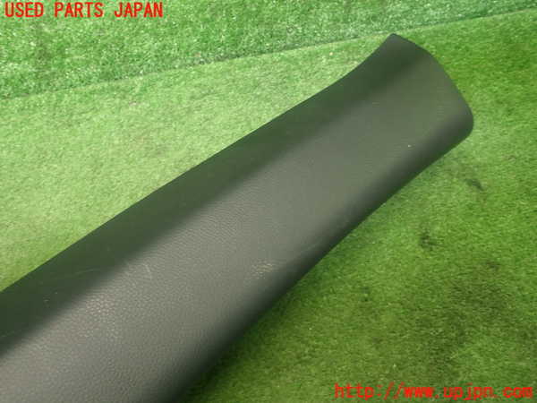 1UPJ-9232527655]カローラ クロス ハイブリッド(ZVG13)右フロントピラートリム 中古_2