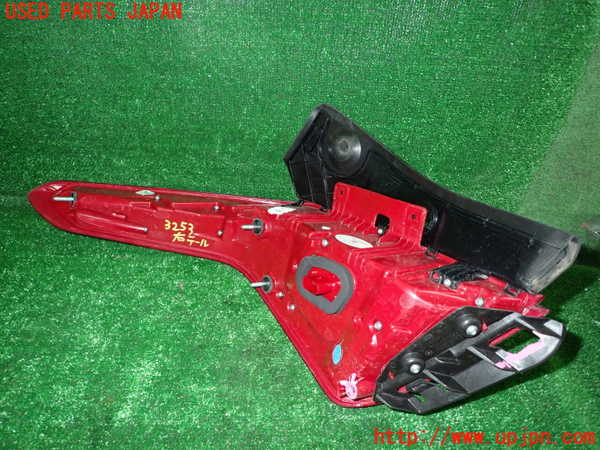 1UPJ-9232531530]キャデラック・XT5 クロスオーバー(C1UL)右テールランプ 中古_4