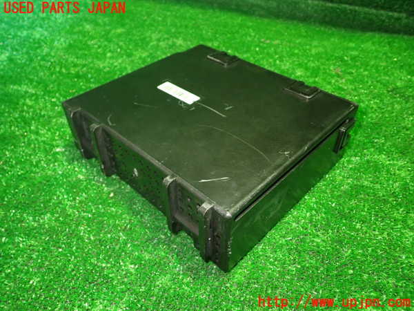 1UPJ-9232536146]キャデラック・XT5 クロスオーバー(C1UL)コンピューター1 (ラジオレシーバー) 中古_3