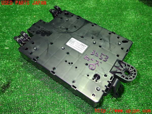 1UPJ-9232536741]キャデラック・XT5 クロスオーバー(C1UL)ヒューズボックス1 中古_3