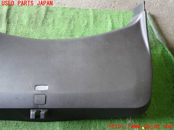 1UPJ-9232531578]キャデラック・XT5 クロスオーバー(C1UL)バックドア内張り 中古_2