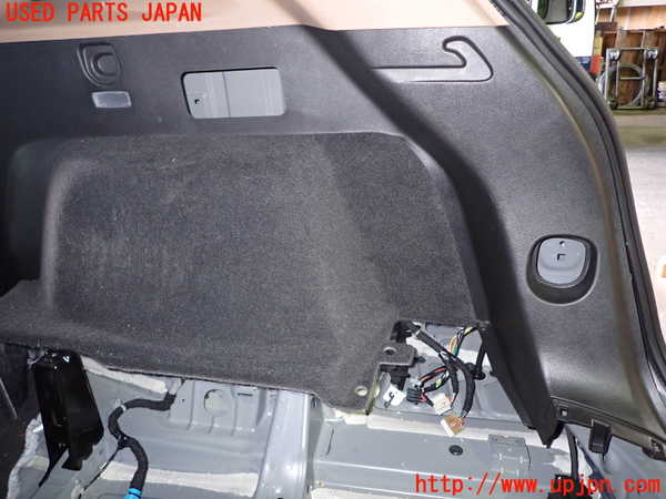1UPJ-9232537675]キャデラック・XT5 クロスオーバー(C1UL)右リアピラートリム 中古_2