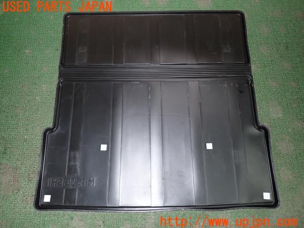 3UPJ=9232540634]パジェロ(V98W)純正オプション ラゲッジトレイ ラゲッジマット  中古_5