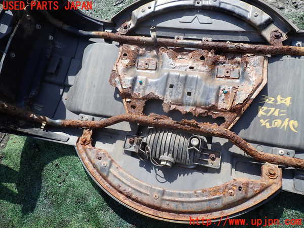 1UPJ-9232541559]パジェロ(V98W)リアフィニッシャー 中古_4