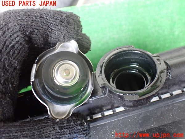 1UPJ-9232542321]パジェロ(V98W)ラジエーター1 中古_3