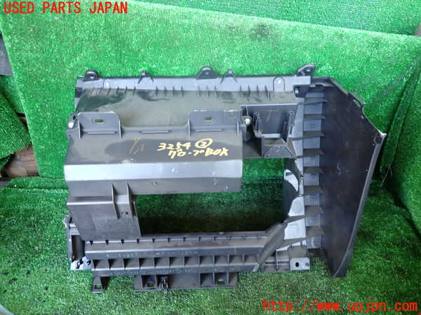 1UPJ-9232547517]パジェロ(V98W)グローブボックス2 中古_2