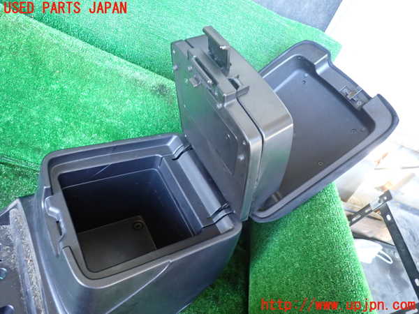 1UPJ-9232547540]パジェロ(V98W)センターコンソール 中古_3