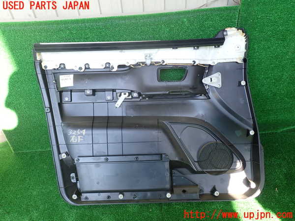 1UPJ-9232541234]パジェロ(V98W)右前ドア内張り 中古_4
