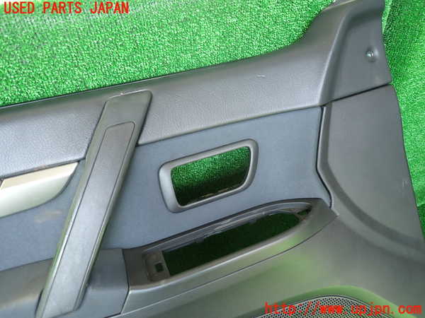 1UPJ-9232541264]パジェロ(V98W)左前ドア内張り 中古_2