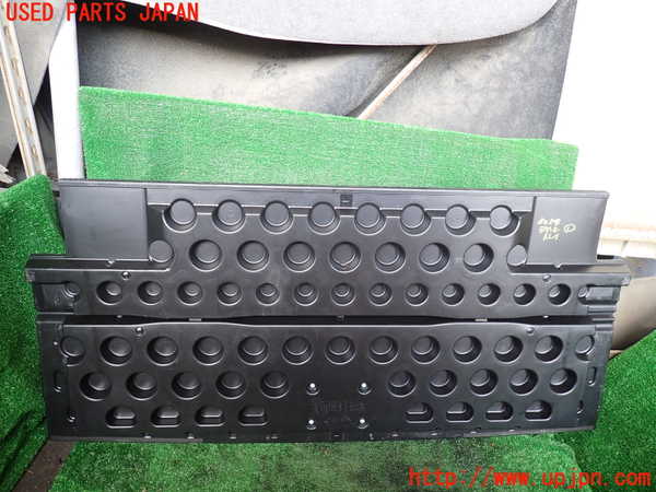 1UPJ-9232547771]パジェロ(V98W)ラゲッジトレイ1 中古_2