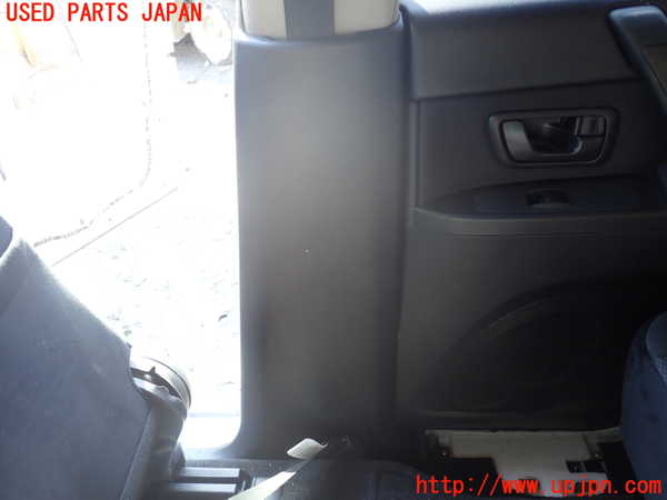 1UPJ-9232547665]パジェロ(V98W)右センターピラートリム 中古_3