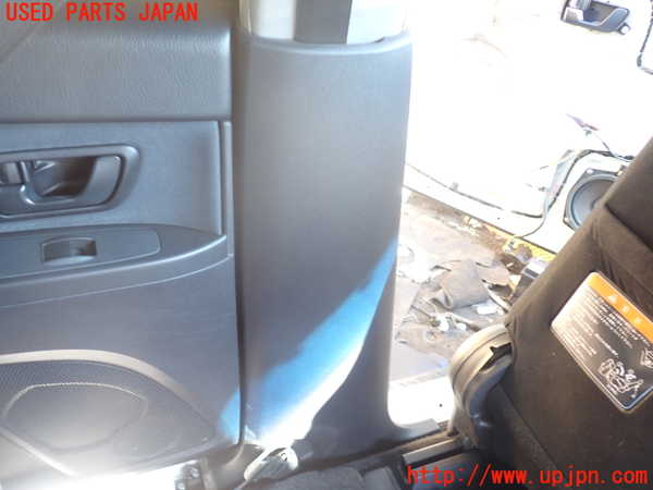1UPJ-9232547670]パジェロ(V98W)左センターピラートリム 中古_3
