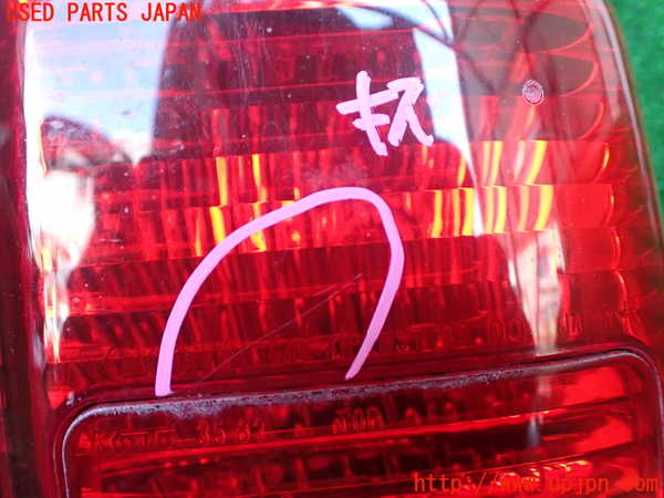 1UPJ-9232551530]ハイラックスサーフ(RZN185W)右テールランプ 中古_2