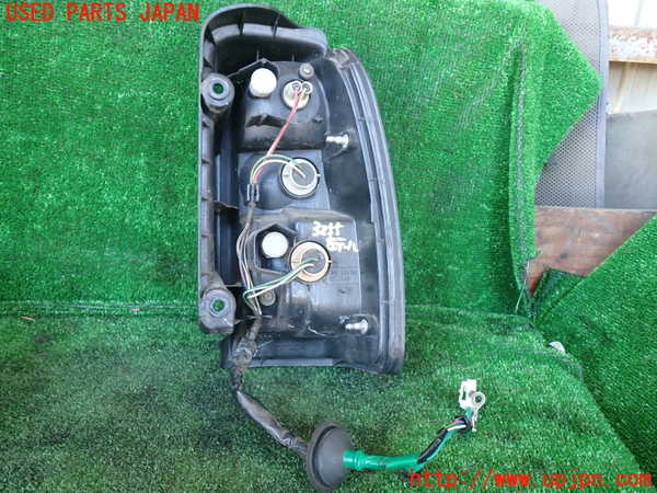 1UPJ-9232551536]ハイラックスサーフ(RZN185W)左テールランプ 中古_3